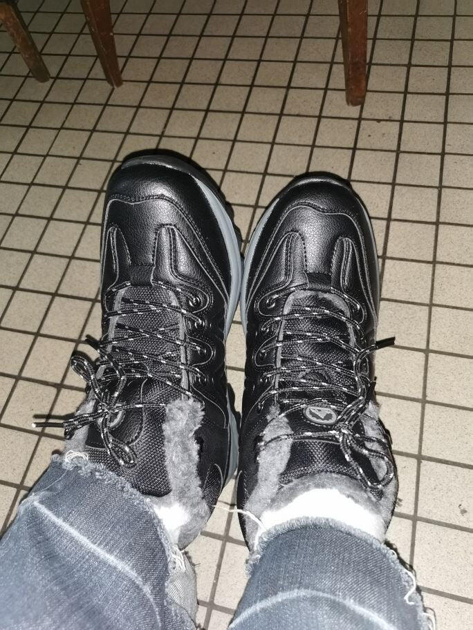 Chaussures de securite au sol vues du dessus